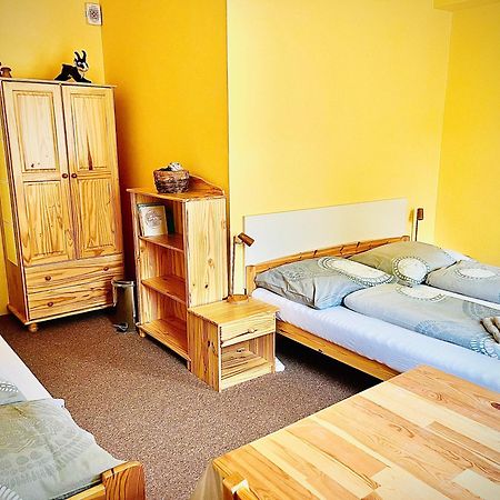 P&P Jicin Apartments - Soukrome 2-3 Luzkove Pokoje S Vlastni Kuchyni A Koupelnou Buitenkant foto