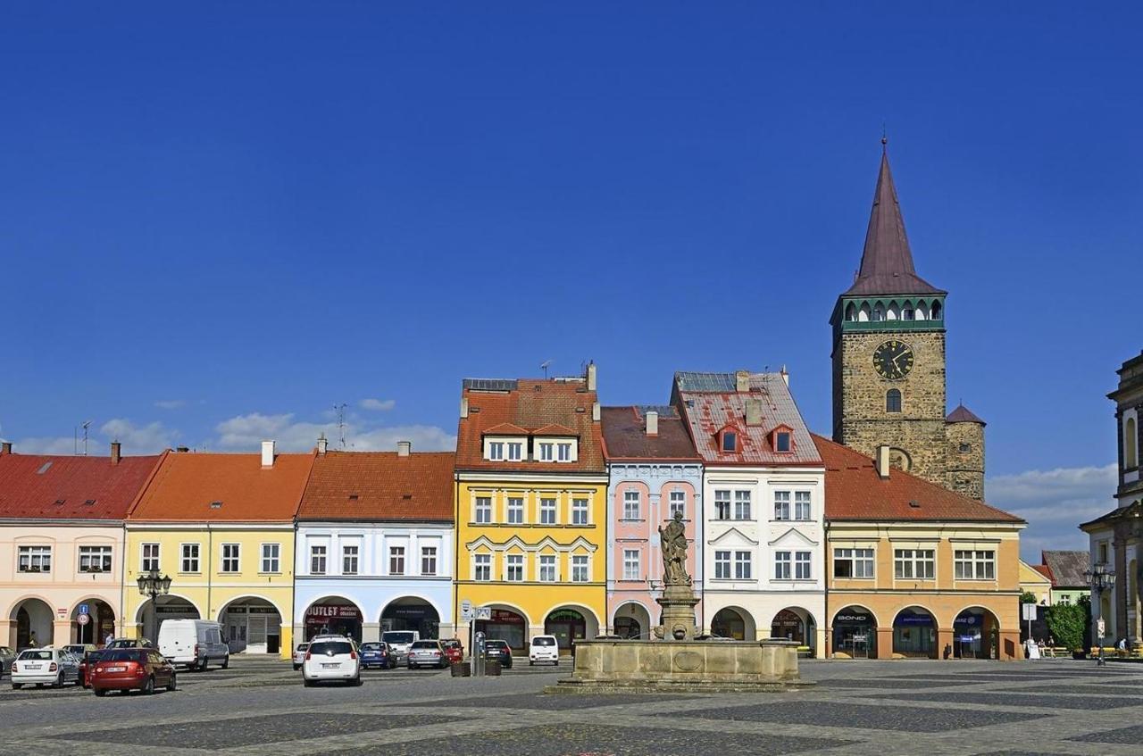 P&P Jicin Apartments - Soukrome 2-3 Luzkove Pokoje S Vlastni Kuchyni A Koupelnou Buitenkant foto