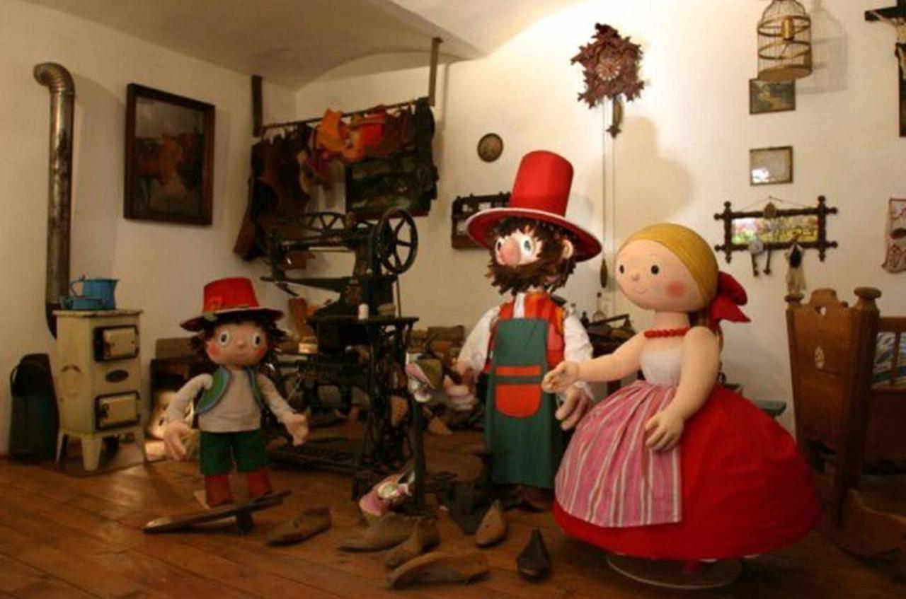 P&P Jicin Apartments - Soukrome 2-3 Luzkove Pokoje S Vlastni Kuchyni A Koupelnou Buitenkant foto