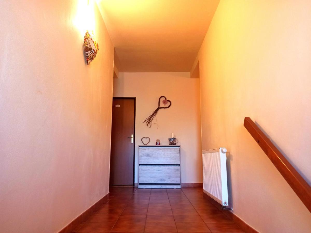 P&P Jicin Apartments - Soukrome 2-3 Luzkove Pokoje S Vlastni Kuchyni A Koupelnou Buitenkant foto