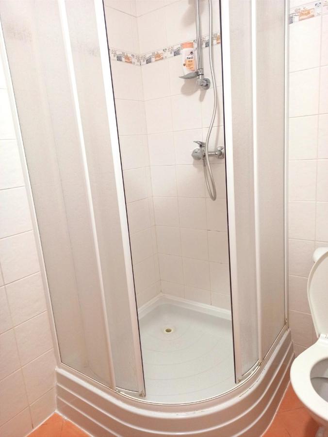 P&P Jicin Apartments - Soukrome 2-3 Luzkove Pokoje S Vlastni Kuchyni A Koupelnou Buitenkant foto