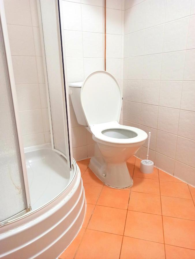 P&P Jicin Apartments - Soukrome 2-3 Luzkove Pokoje S Vlastni Kuchyni A Koupelnou Buitenkant foto