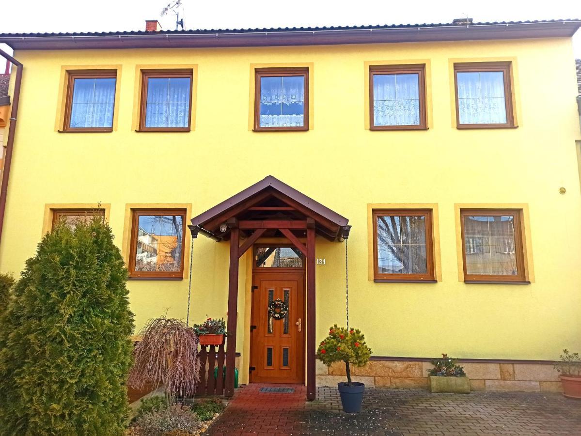 P&P Jicin Apartments - Soukrome 2-3 Luzkove Pokoje S Vlastni Kuchyni A Koupelnou Buitenkant foto