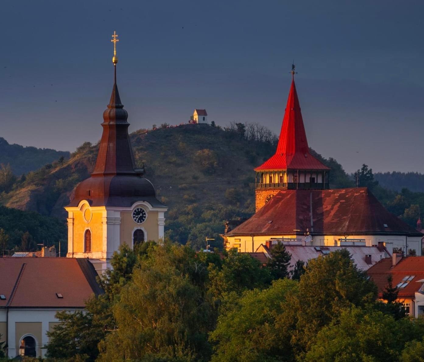 P&P Jicin Apartments - Soukrome 2-3 Luzkove Pokoje S Vlastni Kuchyni A Koupelnou Buitenkant foto