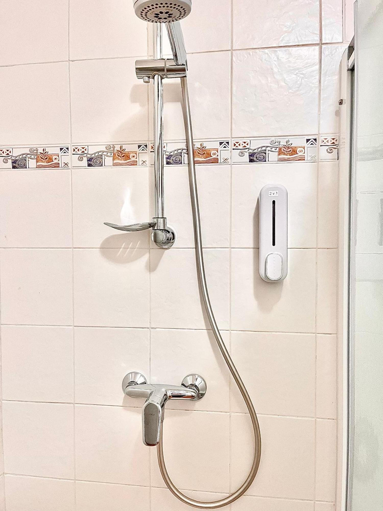 P&P Jicin Apartments - Soukrome 2-3 Luzkove Pokoje S Vlastni Kuchyni A Koupelnou Buitenkant foto