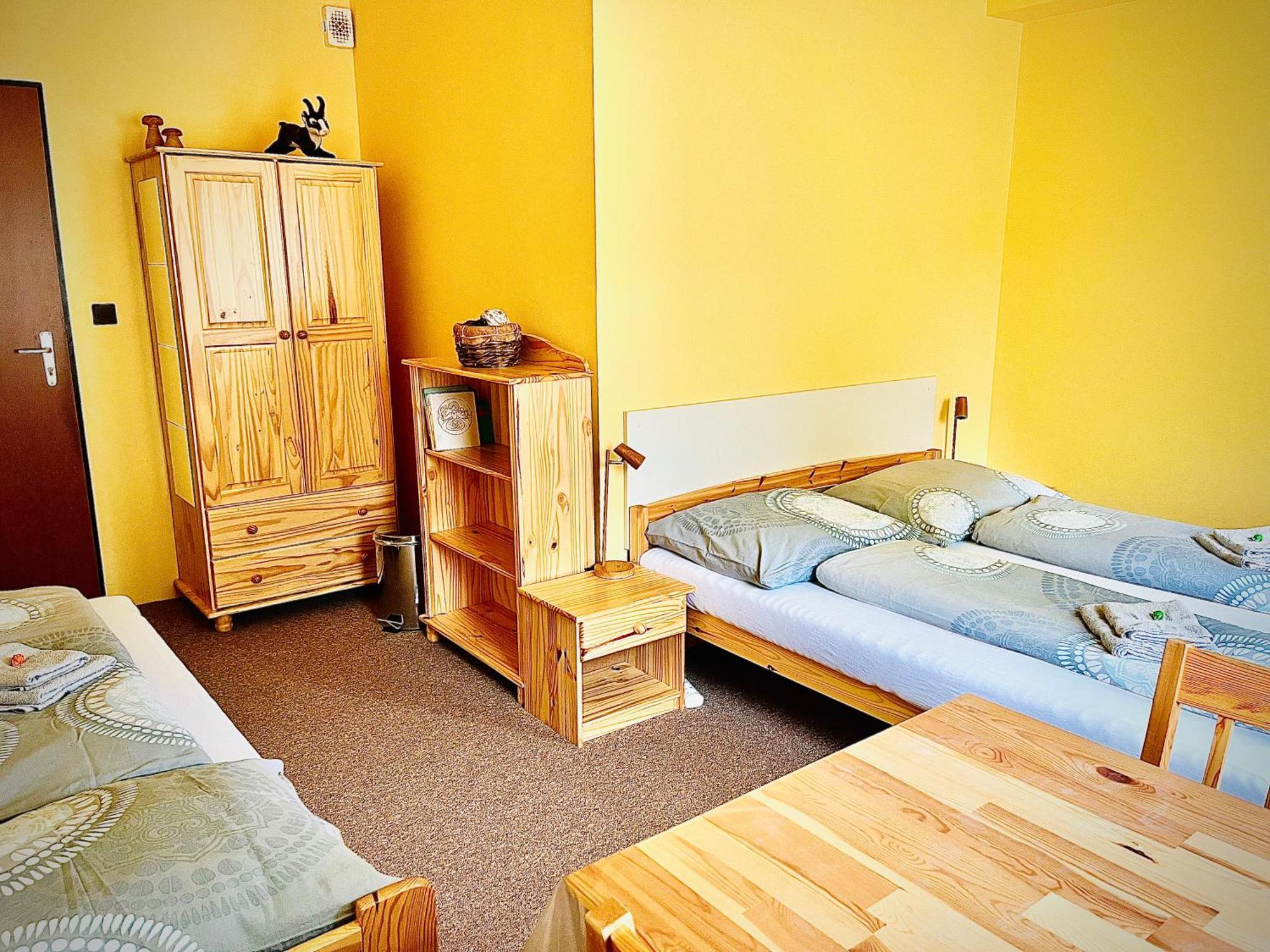 P&P Jicin Apartments - Soukrome 2-3 Luzkove Pokoje S Vlastni Kuchyni A Koupelnou Buitenkant foto
