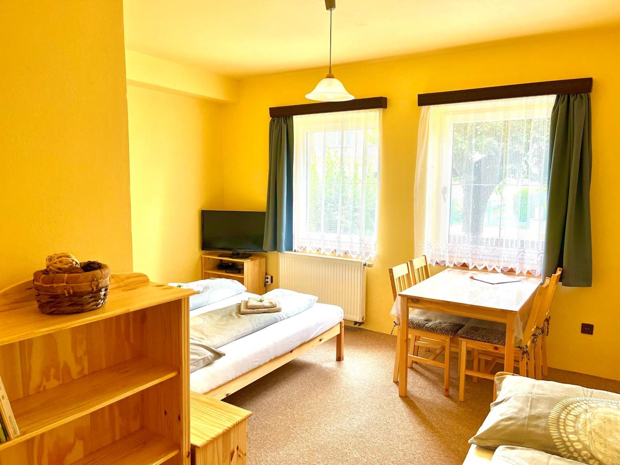 P&P Jicin Apartments - Soukrome 2-3 Luzkove Pokoje S Vlastni Kuchyni A Koupelnou Buitenkant foto