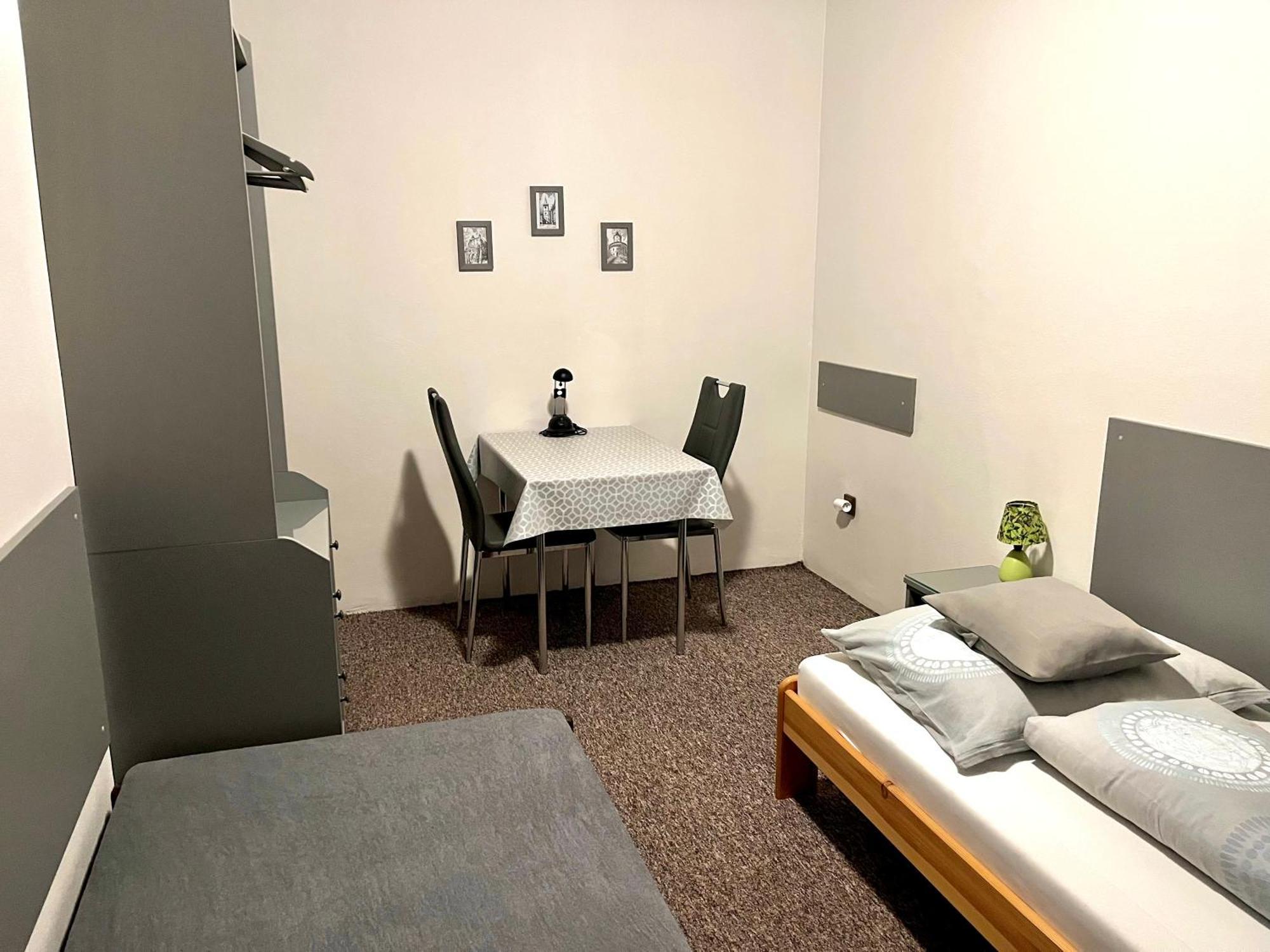P&P Jicin Apartments - Soukrome 2-3 Luzkove Pokoje S Vlastni Kuchyni A Koupelnou Buitenkant foto