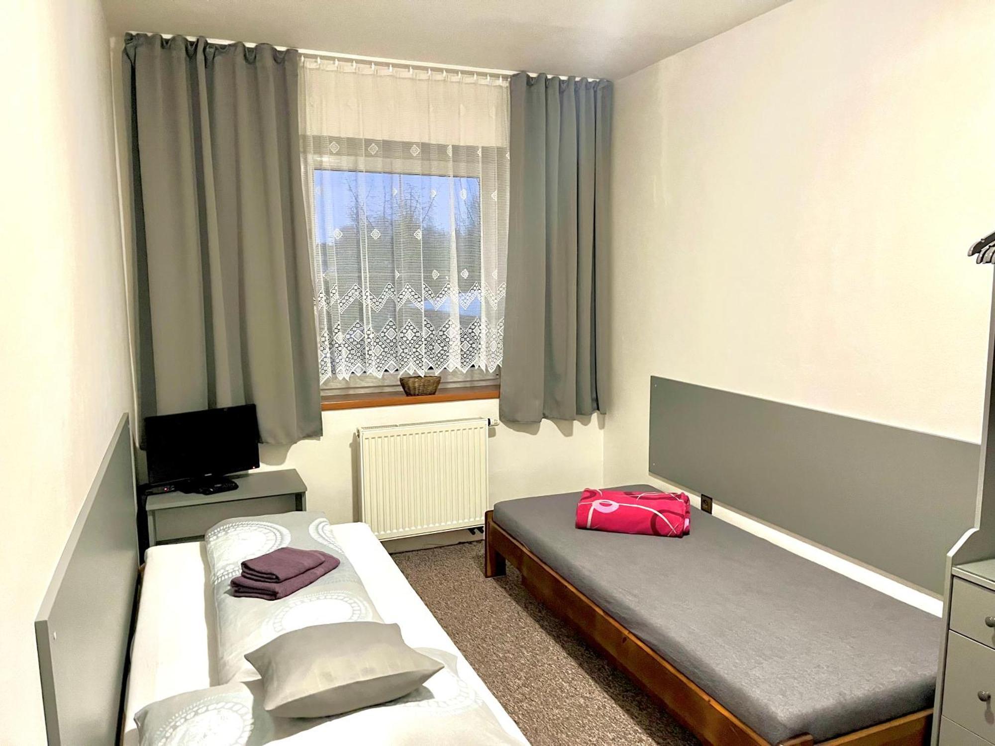 P&P Jicin Apartments - Soukrome 2-3 Luzkove Pokoje S Vlastni Kuchyni A Koupelnou Buitenkant foto